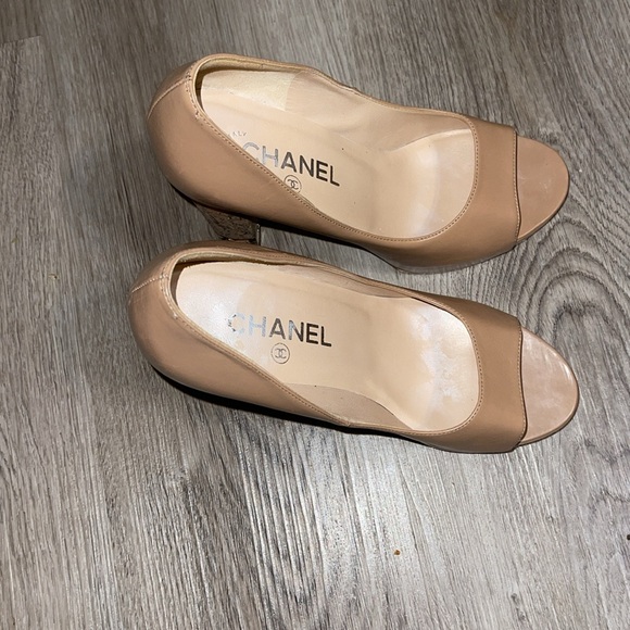 CHANEL BEIGE LEATHER PEEP TOE PLATFORM CORK CHAIN HEEL"CC" PUMPS HEELS 37 - Picture 3 of 8